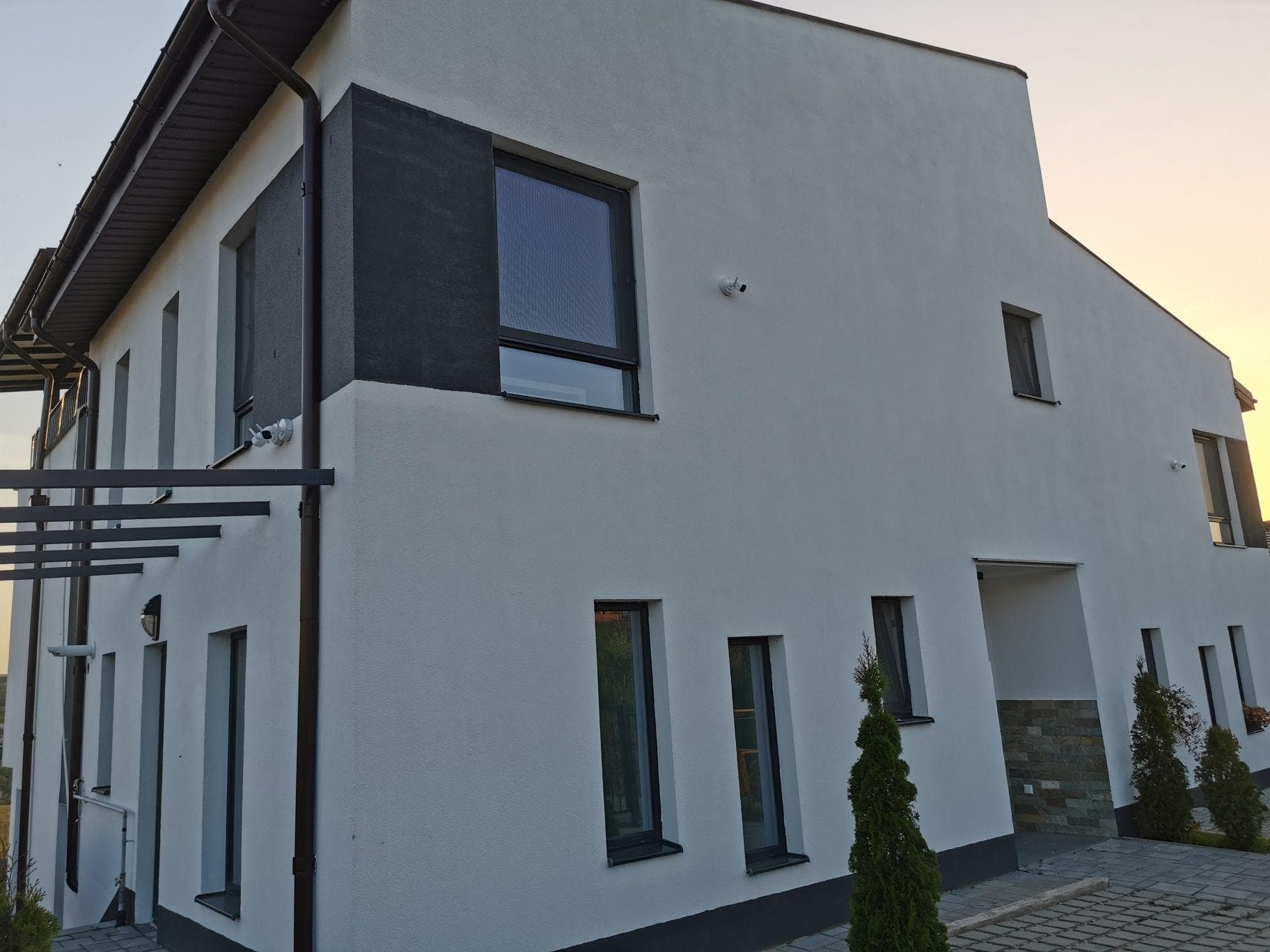 PERSOANA FIZICA  inchirez z casa parte din duplex zona Borhanci Cluj N