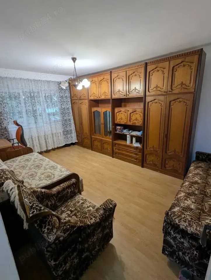 Apartament 4 camere de vanzare - imagine 1