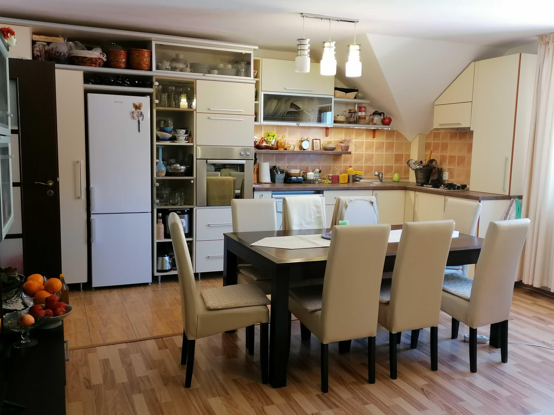 Apartament 3 camere, 2 băi, 1 balcon, 84+6 mp - imagine 1