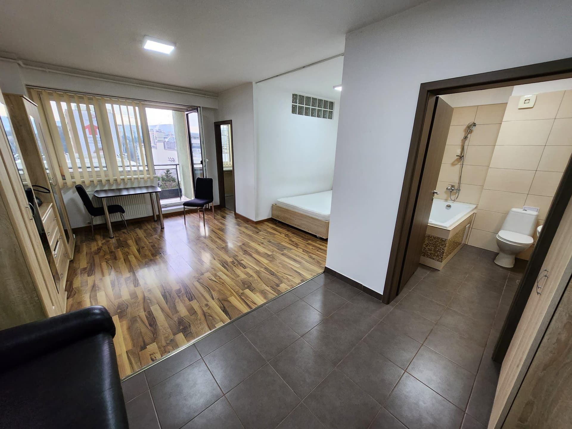 Vând apartament cu o cameră,  în zonă foarte bună! - imagine 1