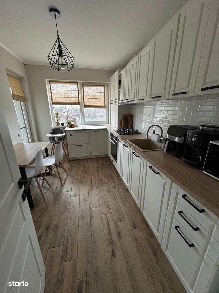 Vând apartament cu 3 camere - imagine 1