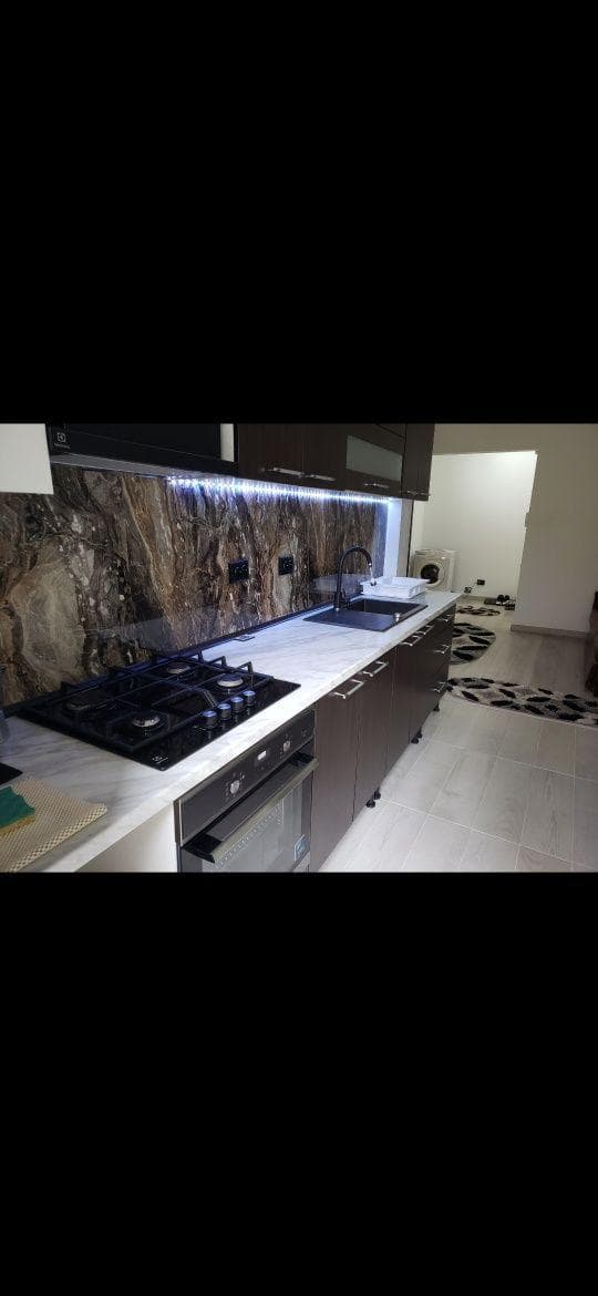 Apartament 2 camere  terasa mare( 30mp )și gara(boxa ) - imagine 1