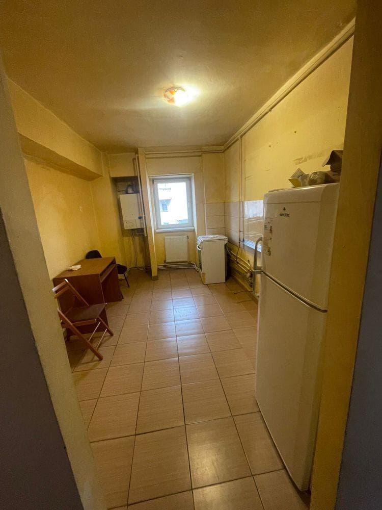 P. F vind ap 3 camere decomandate 76 mp