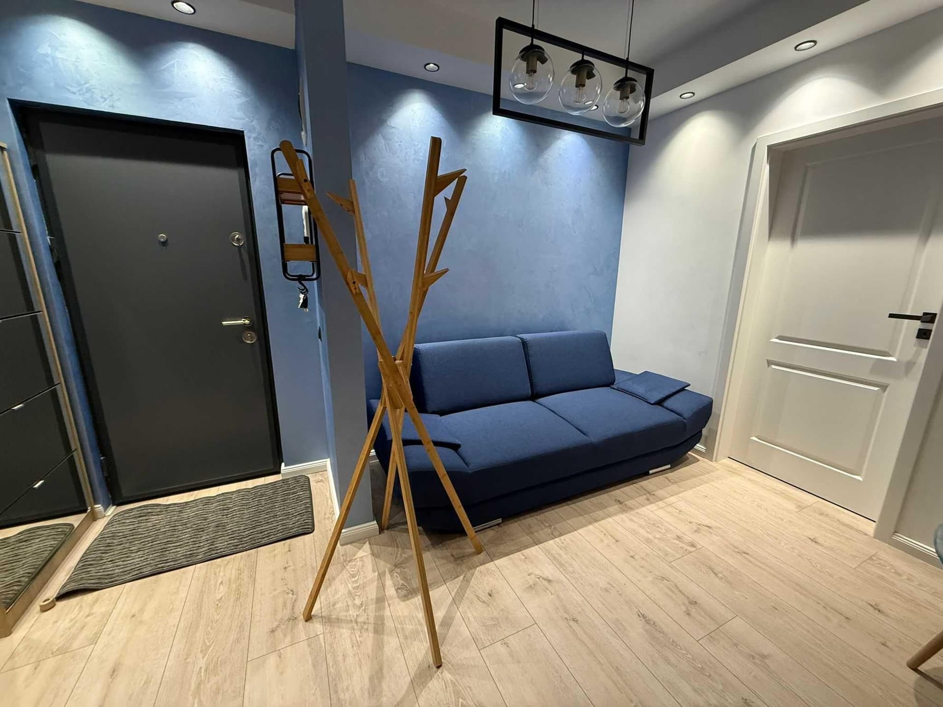 Inchiriez Apartament 3 camere modern,  zona Vivo - BMW, Floresti - imagine 1