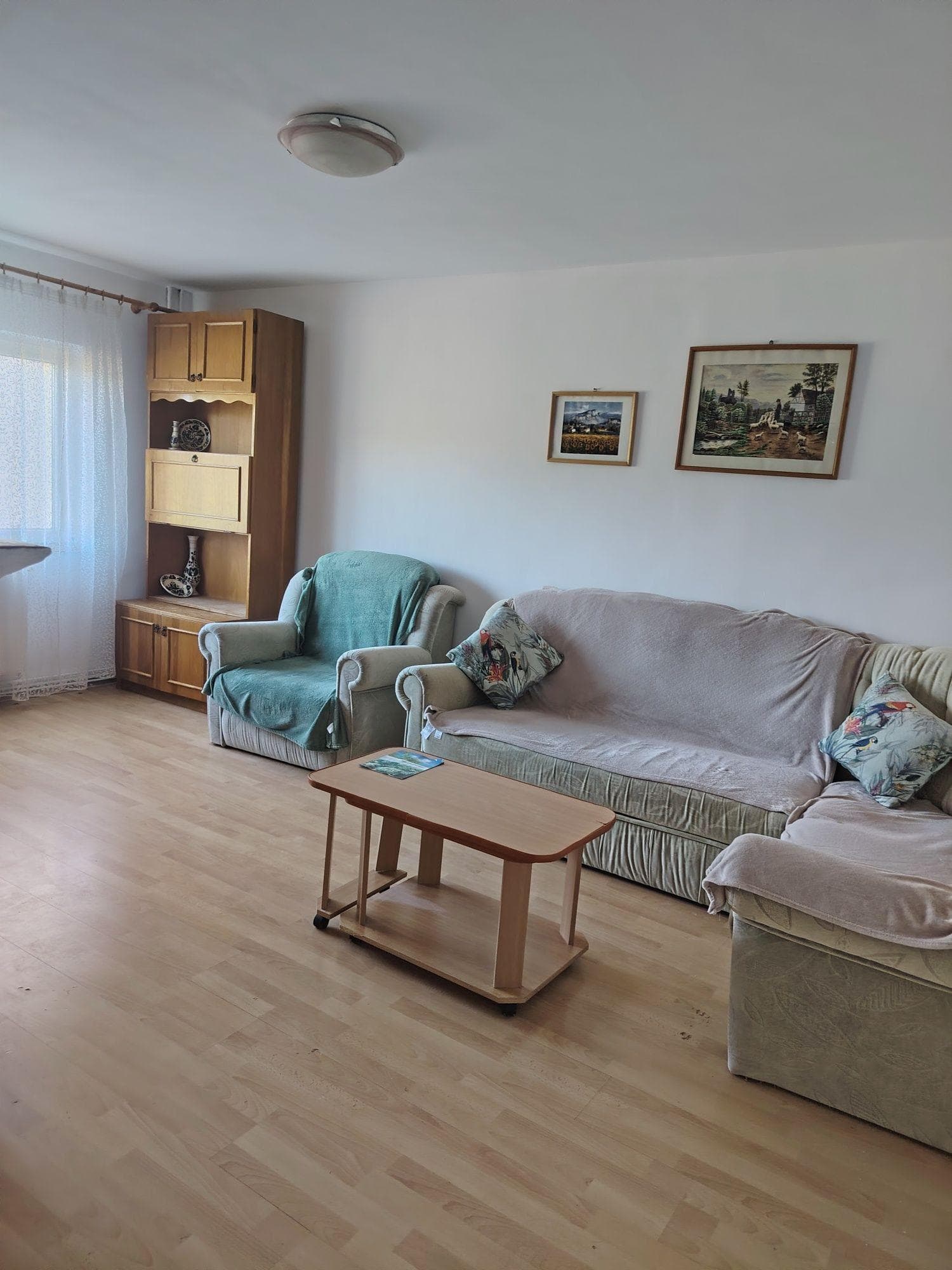 Inchiriez apartament