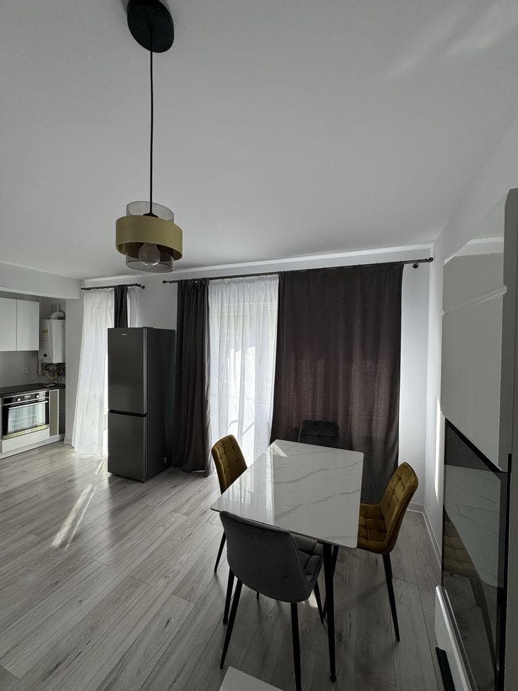 Vand apartament living cu bucatarie + nisa pentru dormit - imagine 1