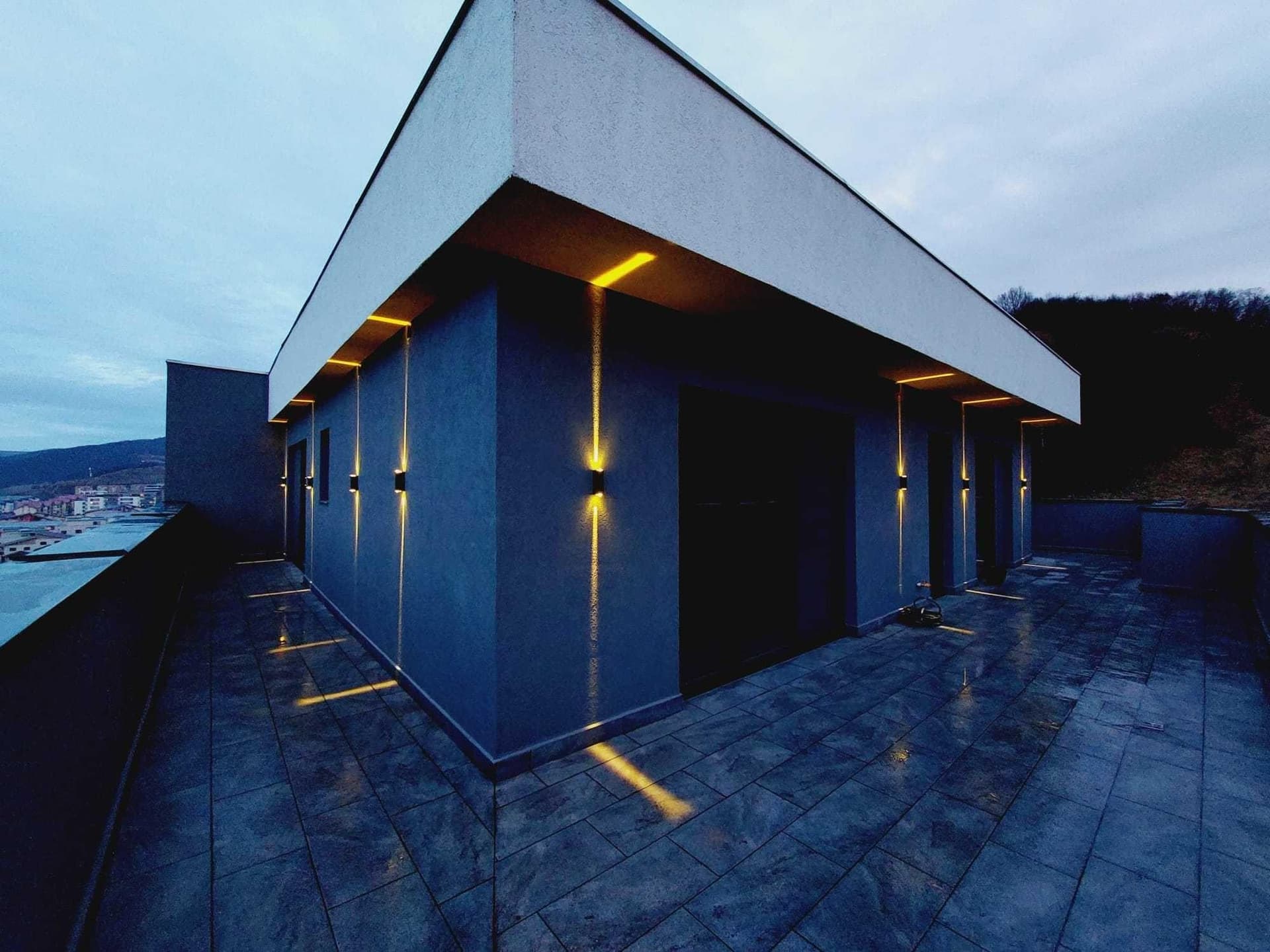 PF, vand ap. la etaj retras ultrafinisat 77 mp + 68 mp terasa  Teilor - imagine 1