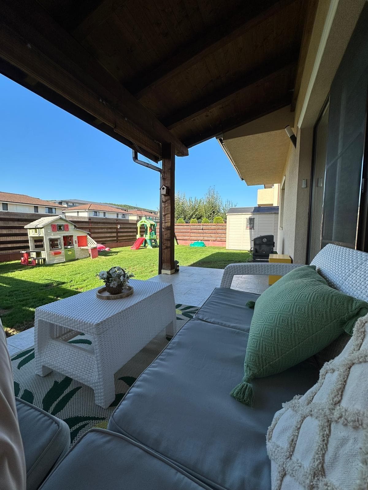 Casa tip duplex in Floresti, zona Terra - imagine 1