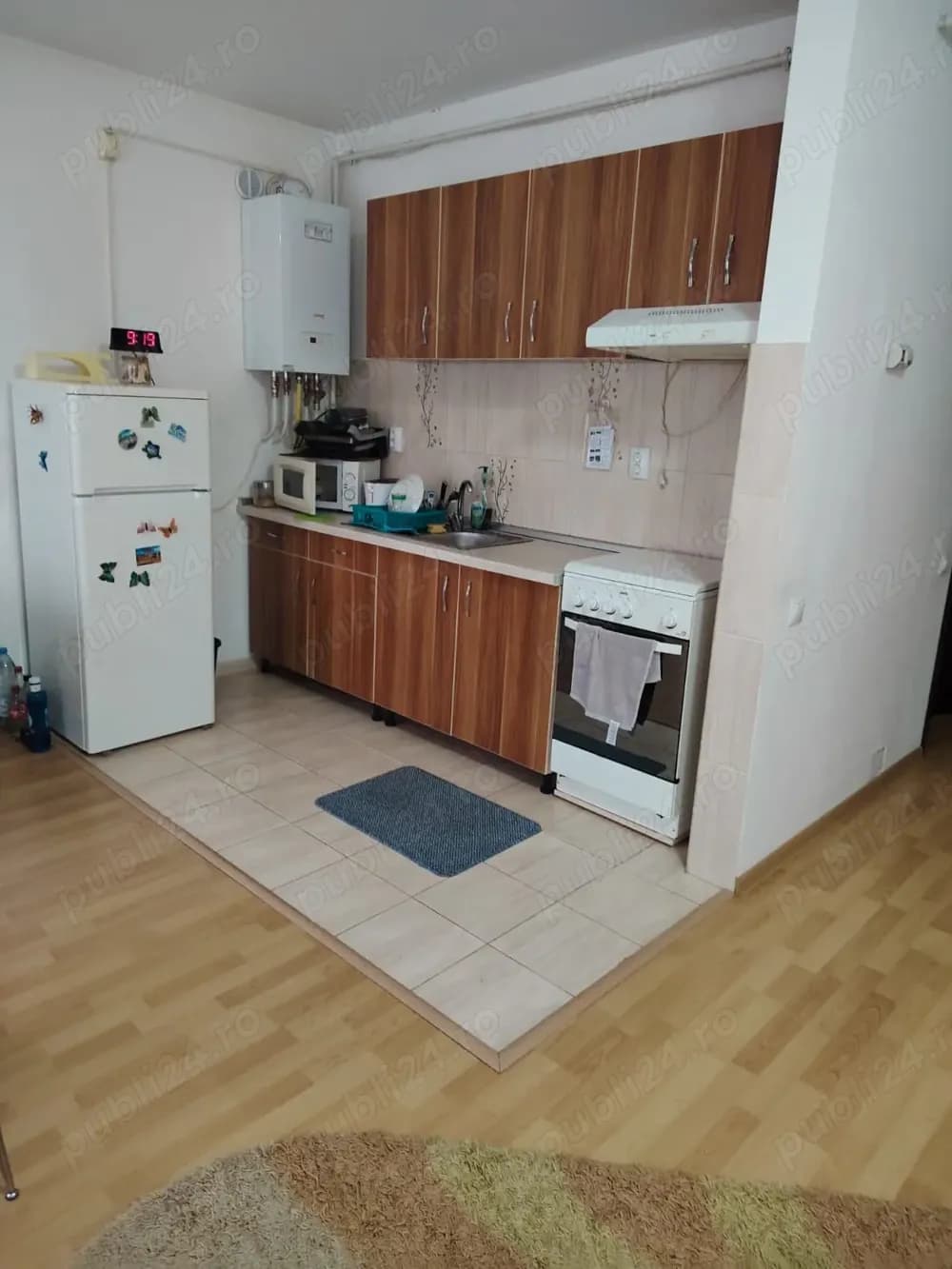 Inchiriez apartament cu 3 camere