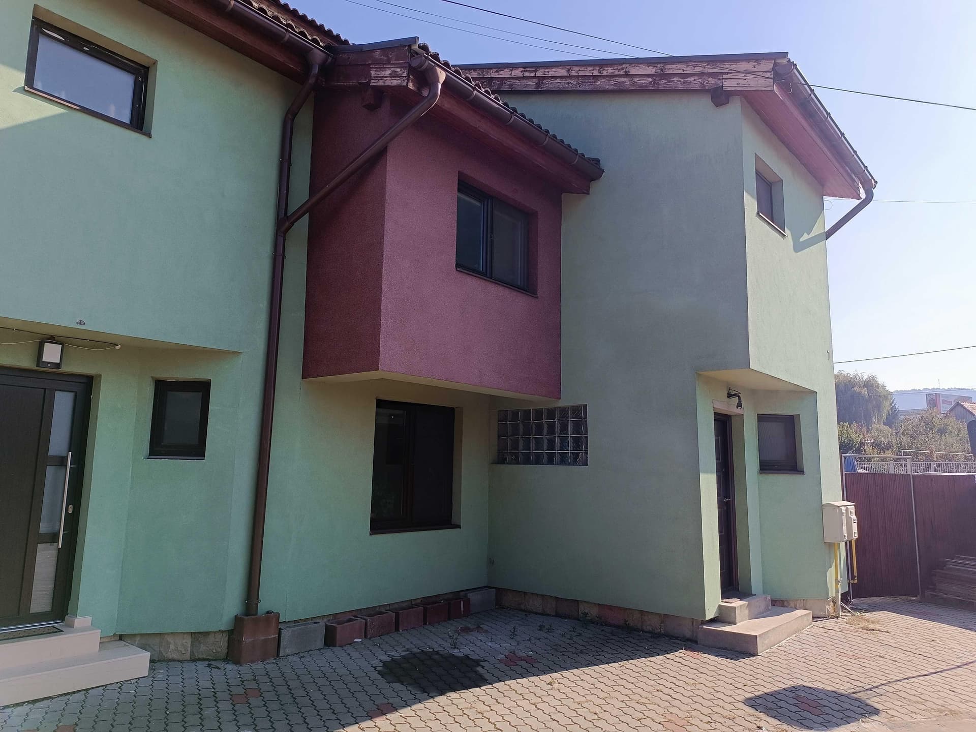 Vând casă înșiruită cu etaj – Florești, Str. Stadionului 7 - imagine 1