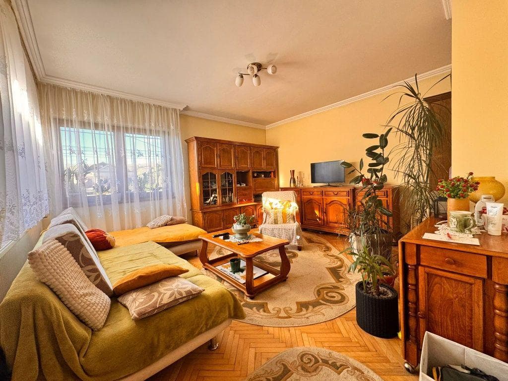 Casă de vânzare  în comuna Baciu - imagine 1