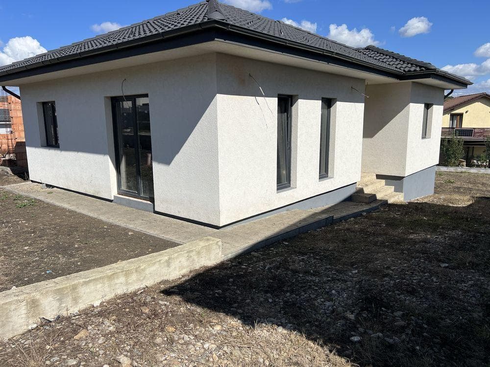 Casa pe un nivel la intrare Campenesti - imagine 1