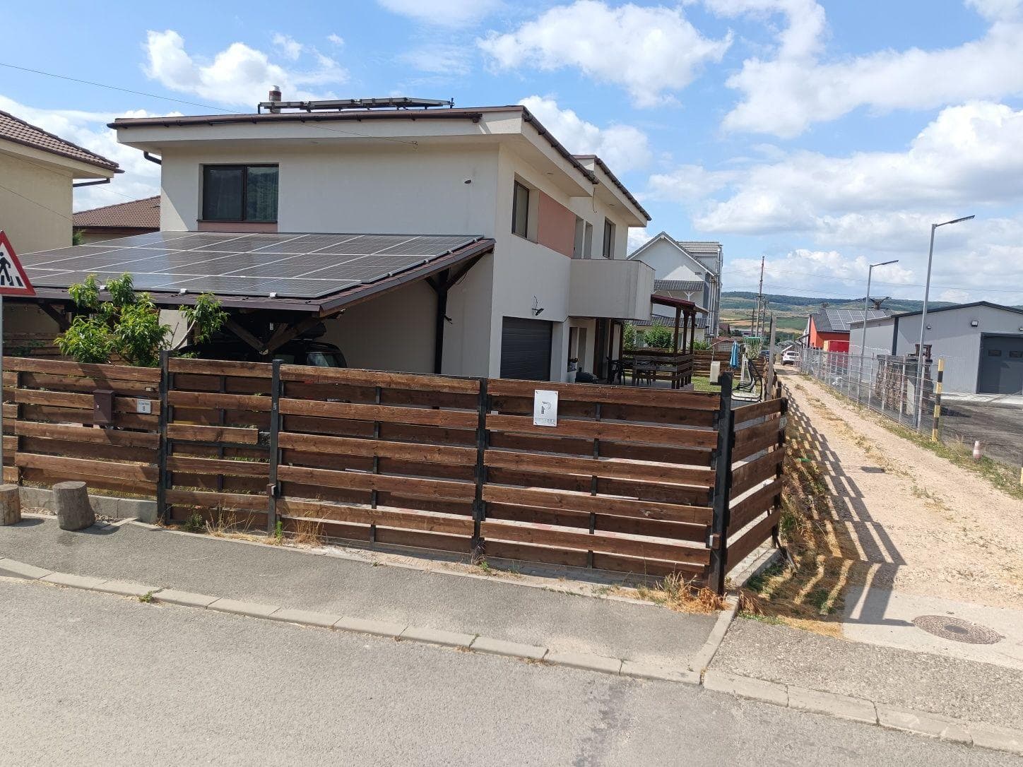 Vand casa cu etaj 4 dormitoare garaj si terasa - imagine 1