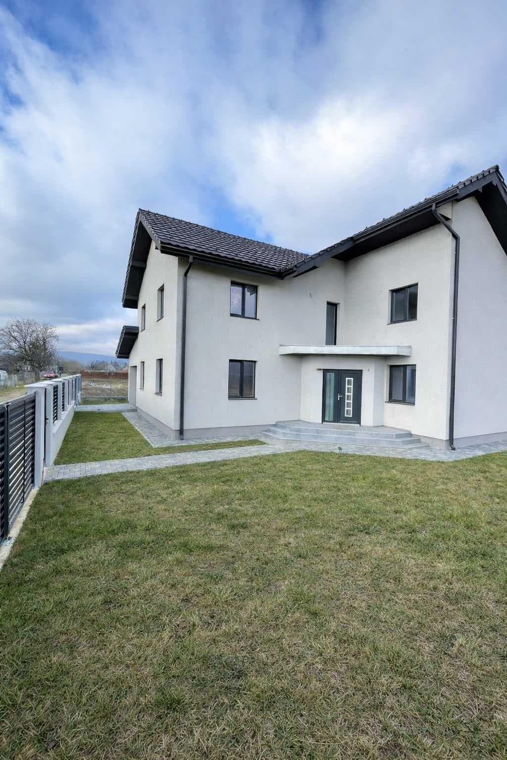 Casa premium 215 mp utili, teren 700 mp, front 25 ml, zona RAR - imagine 1