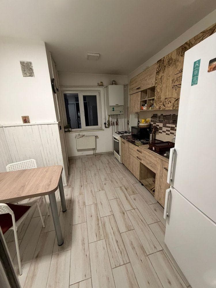 Inchiriere camera in apartament- exclusiv gen feminin - imagine 1