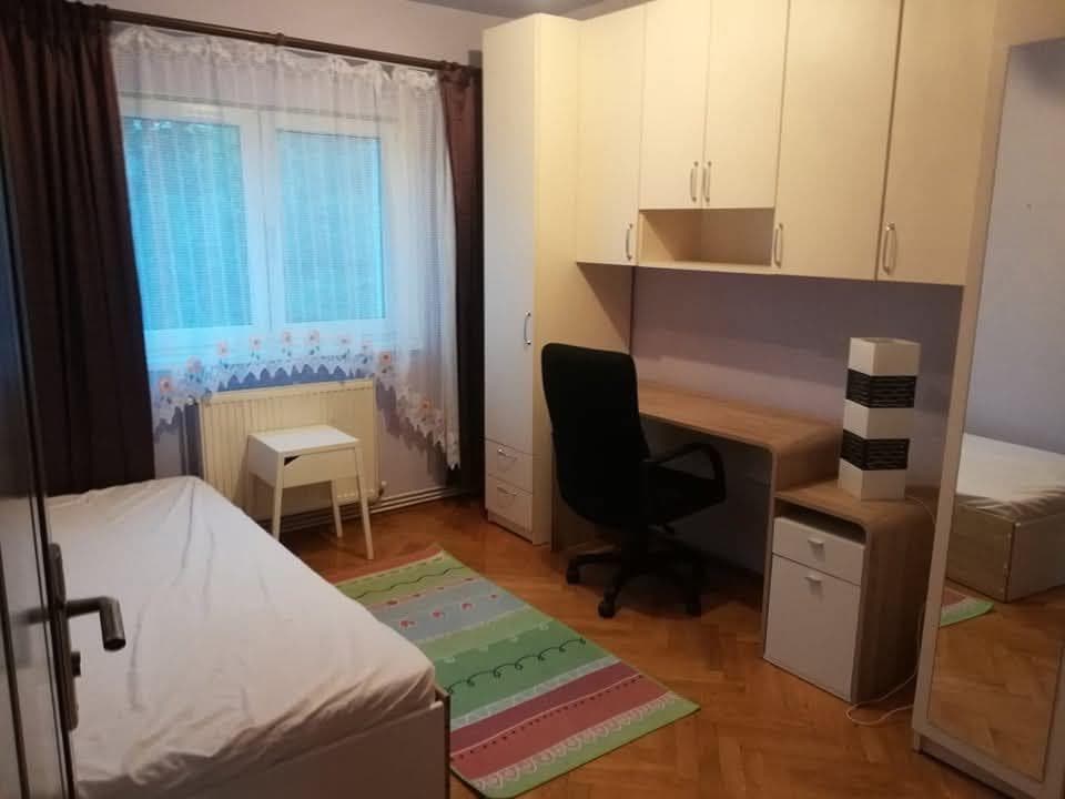 Inchiriez o camera in apartament Zorilor - imagine 1