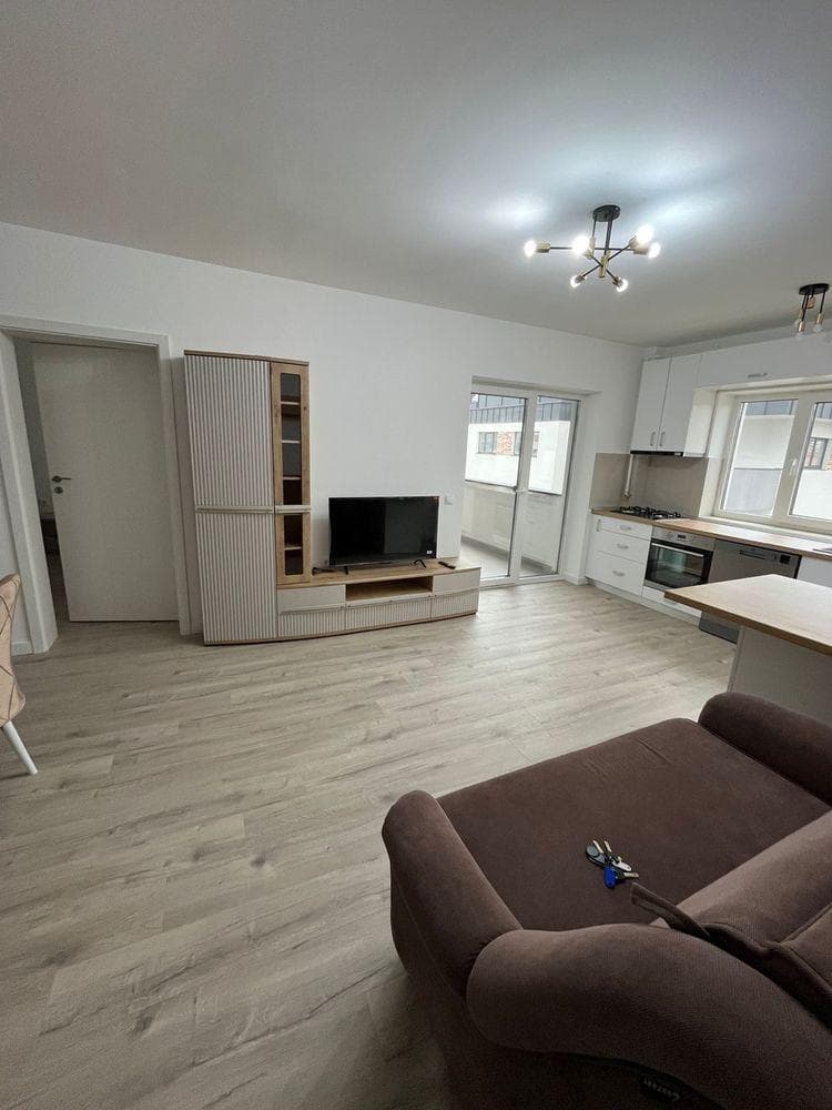 Închiriez apartament