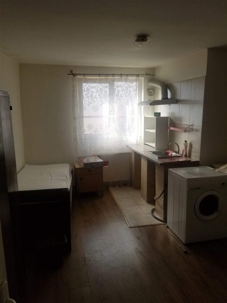 Inchiriez garsoniera - imagine 1