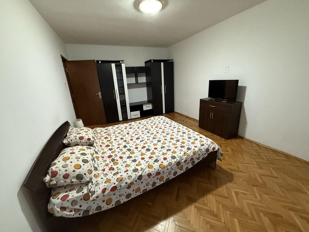 PF Inchiriez ap. 2 camere Calea Manastur 101 (f aproape de centru)