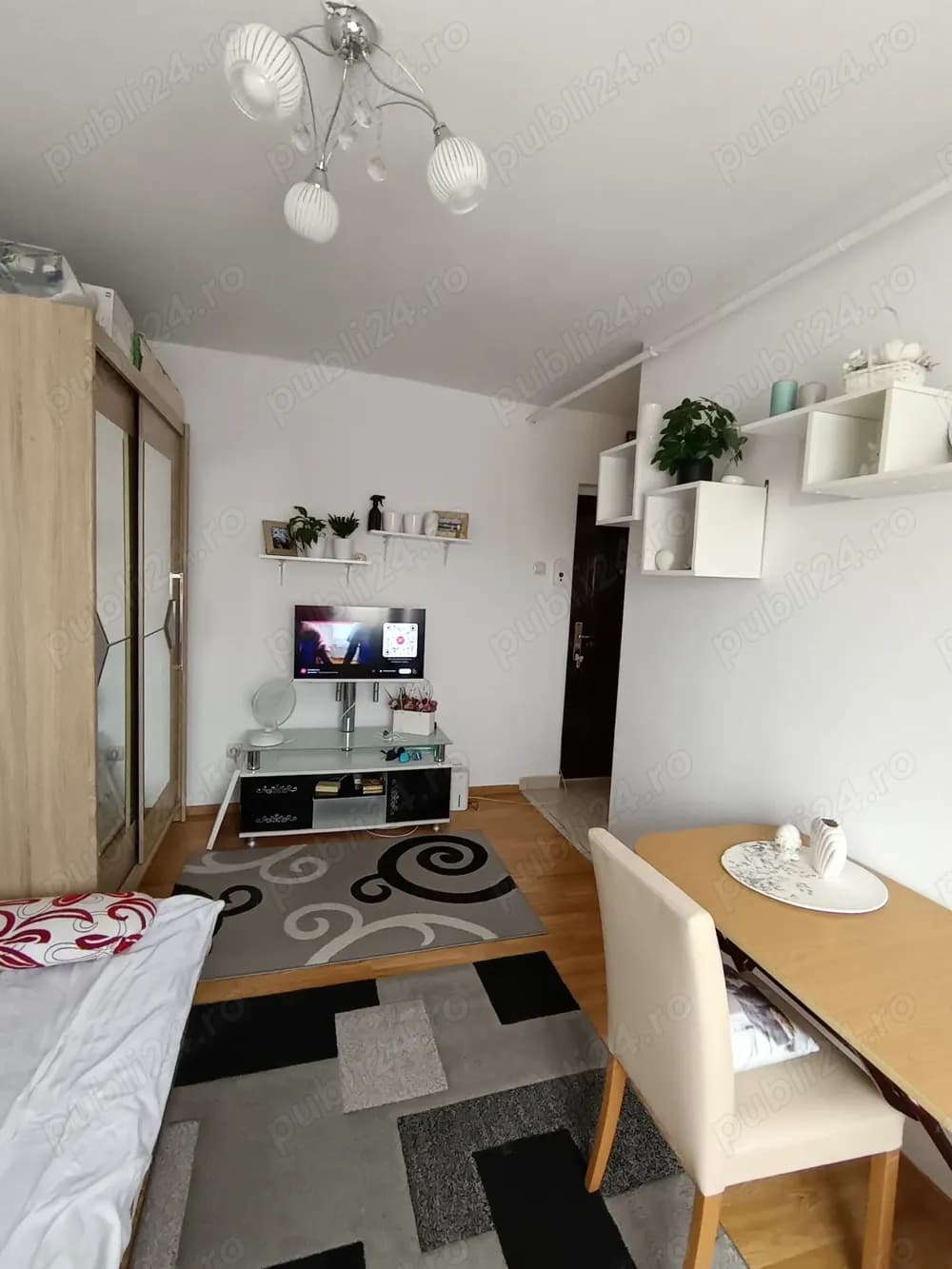 Vand garsoniera 88.000. ZONA FOARTE BUNA