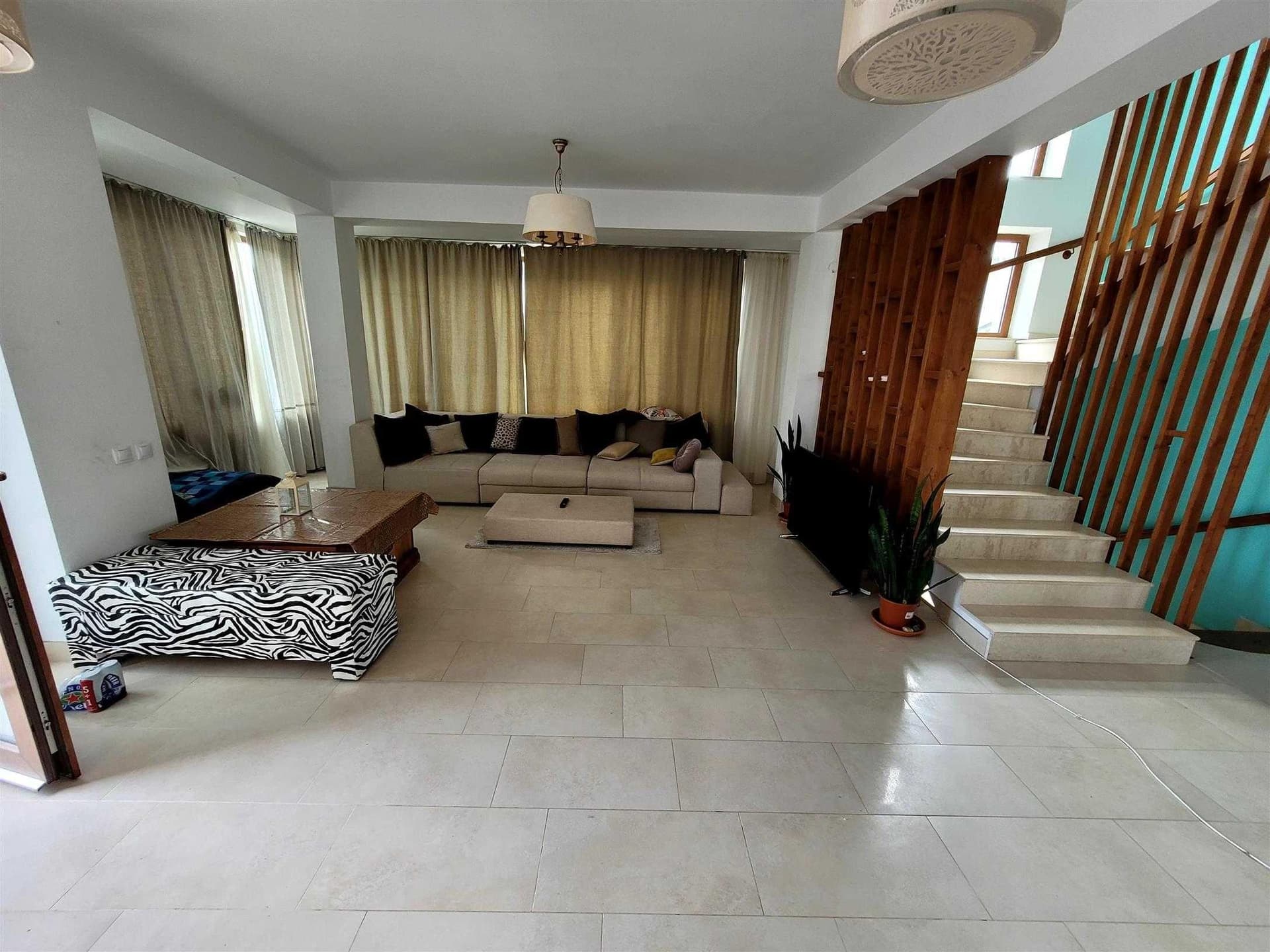 Inchiriez casa 230 mp utili, 1000mp teren, Str. Simeria, Iris