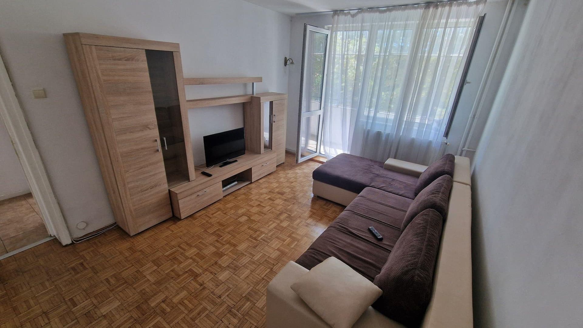 Închiriez apartament 3 camere în Grigorescu - imagine 1