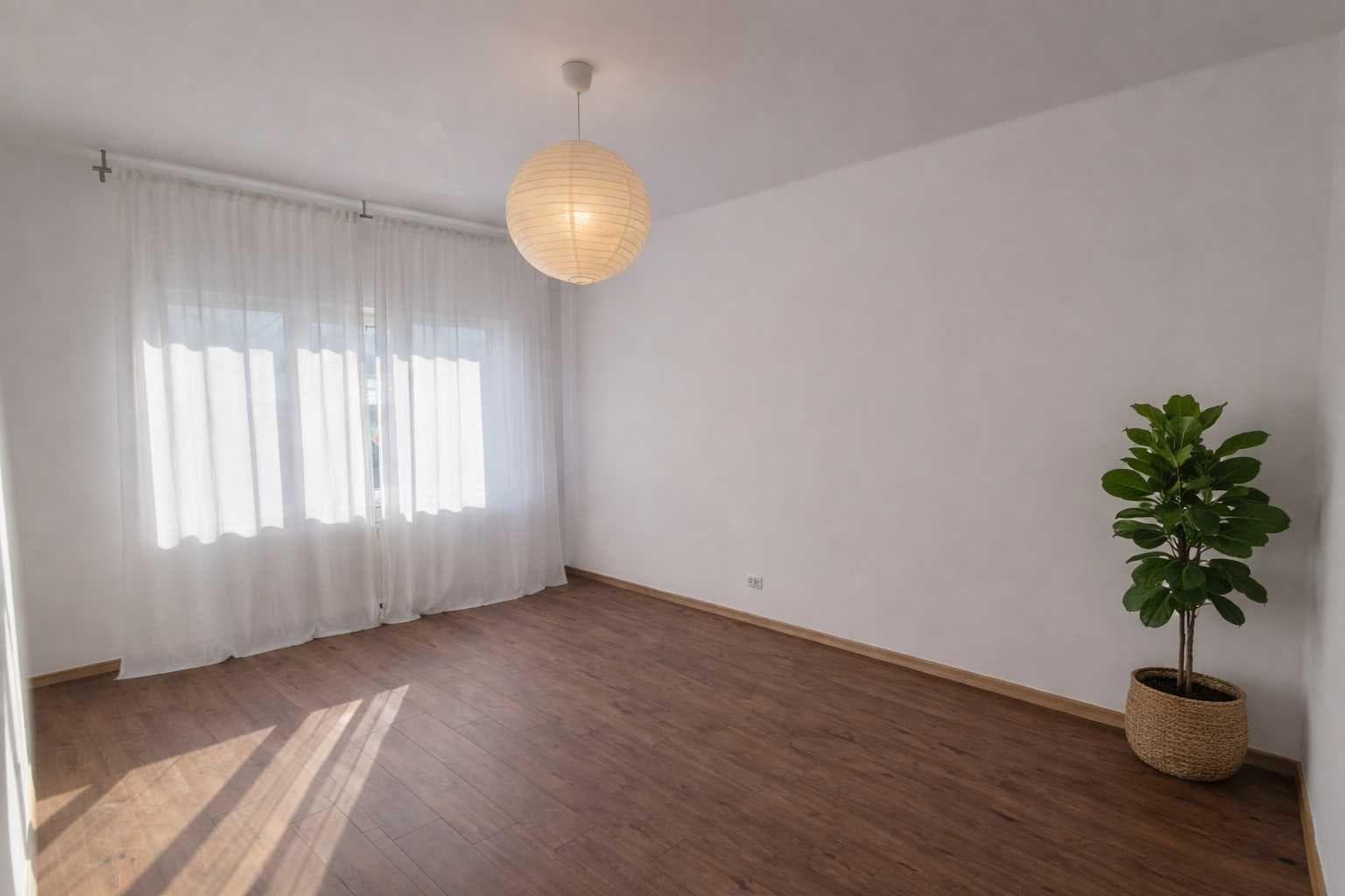 Proprietar inchiriez apartament 3 camere, 61mp, decomandat, central - imagine 1