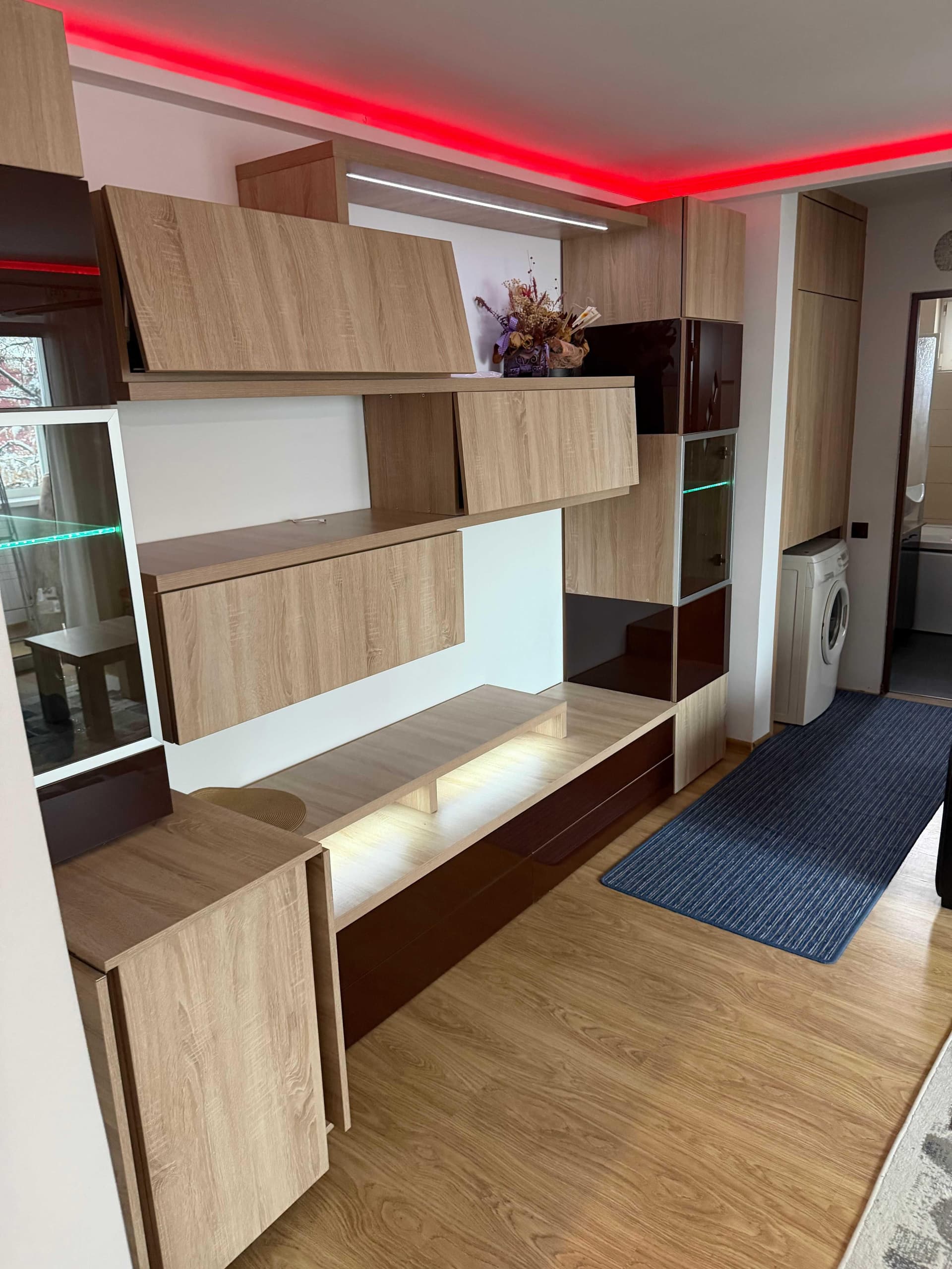 Închiriez apartament 3 camere – 66 mp, parcare - imagine 1