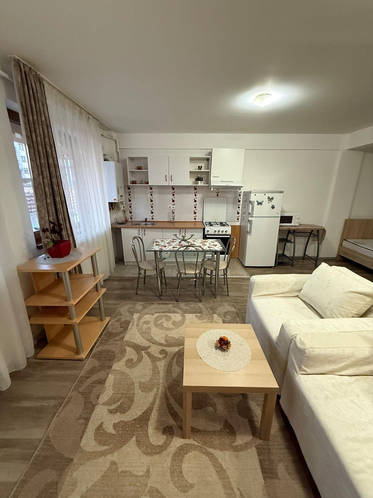 Închiriez apartament 1 cameră - imagine 1