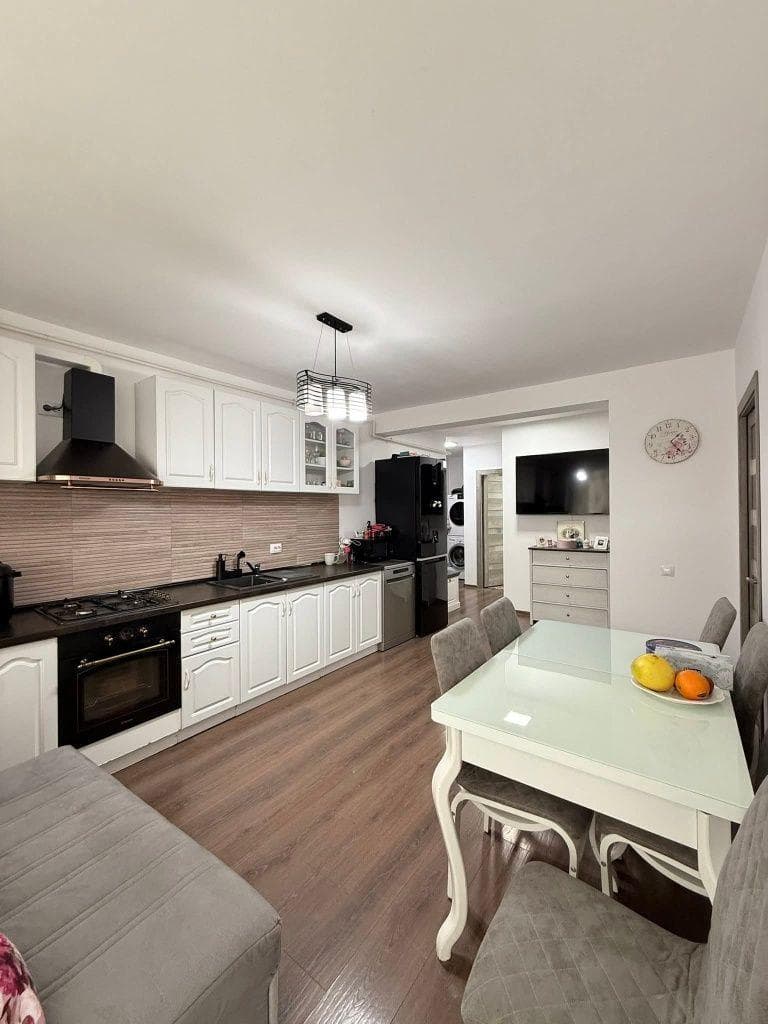 Apartament cu 3 camere / 51 mp / încălzire în pardoseală și parcare - imagine 1