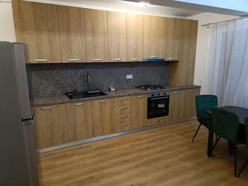 Închiriez apartament - imagine 1