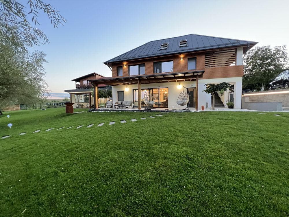 Villa cu Piscina pe Malu Lacului jud Cluj  front la lac com Geaca - imagine 1