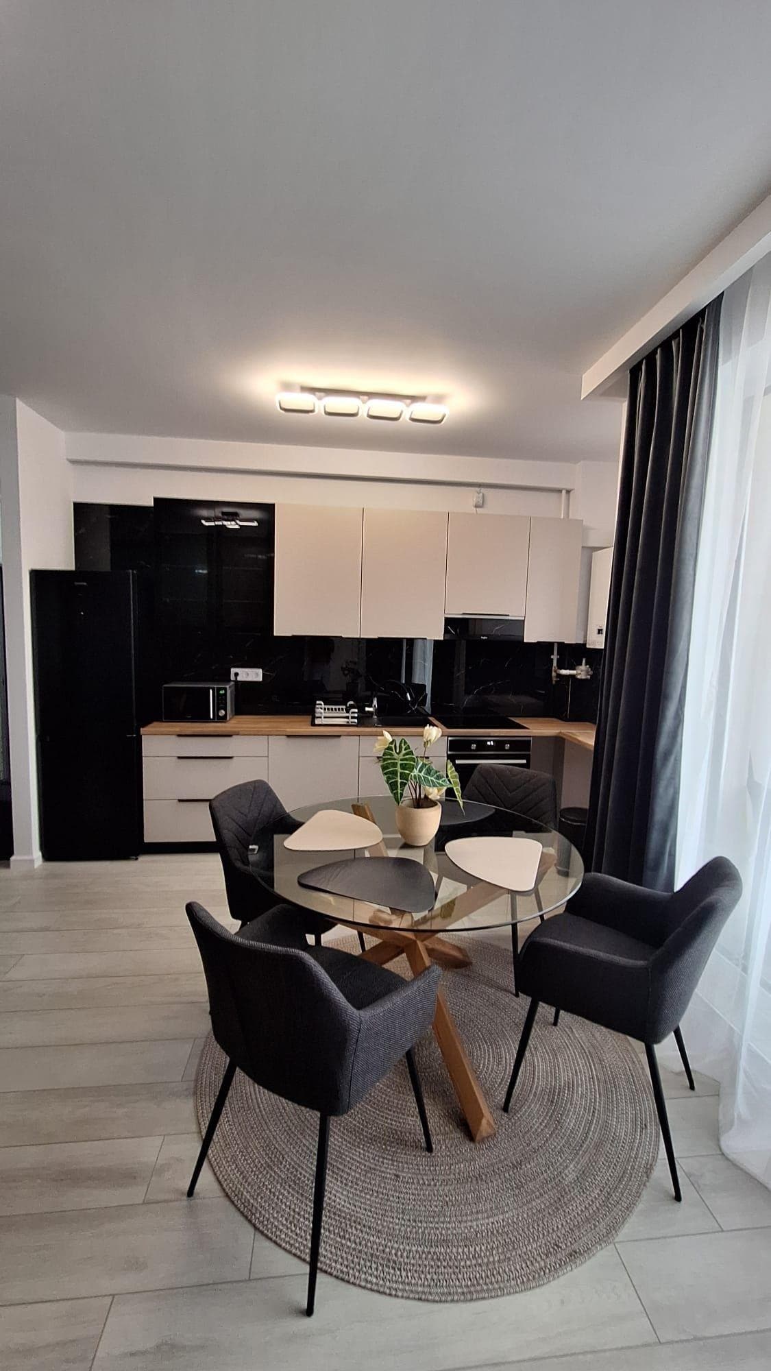 Vand apartament 2 camere - imagine 1