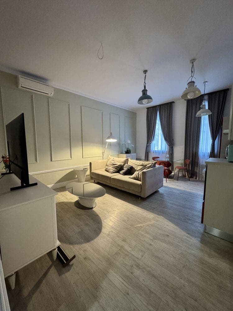 Inchiriere apartament centru cu parcare - imagine 1
