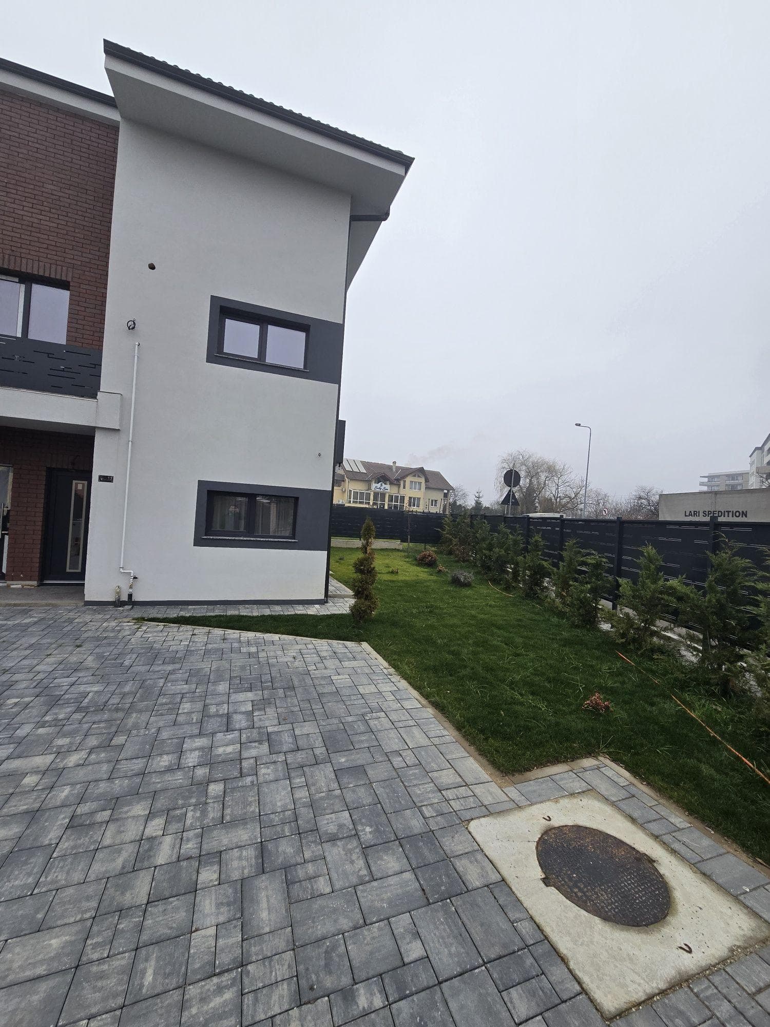 Închiriez apartament la duplex - imagine 1