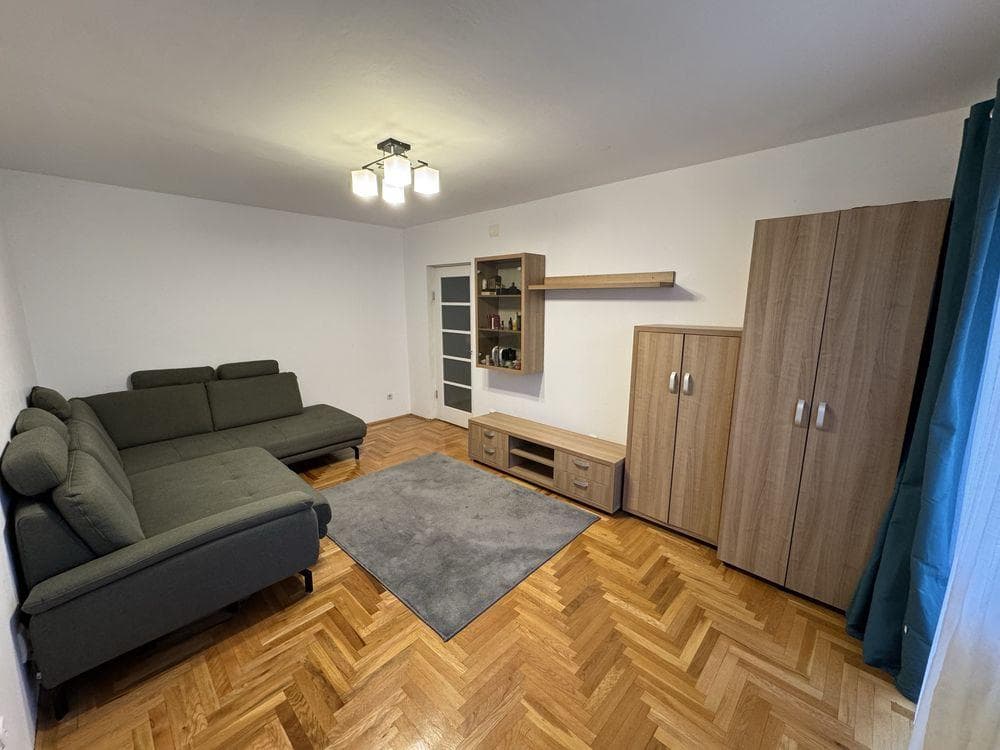 Închiriez o camera in apartamet de 3 camere - imagine 1