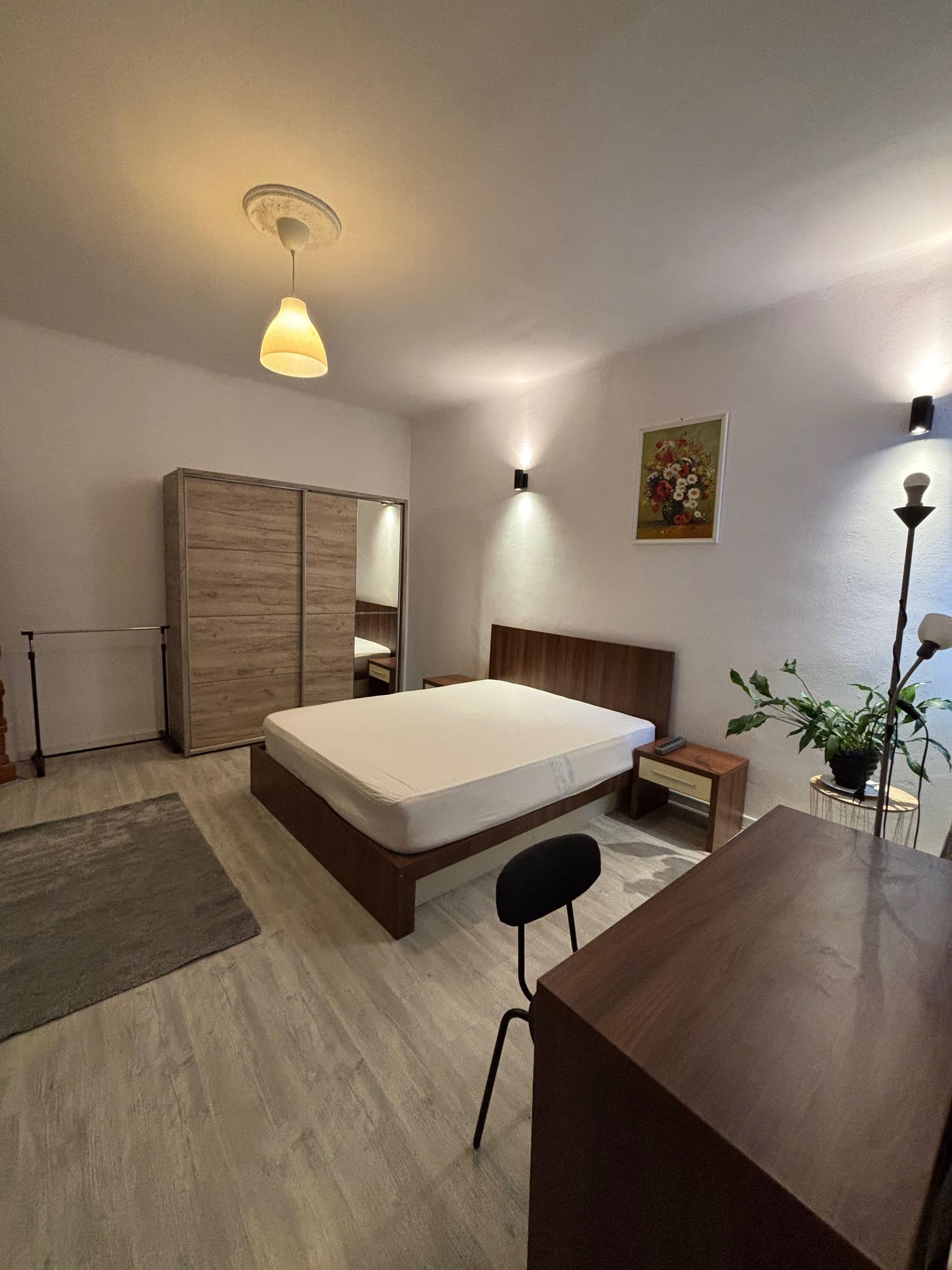 Inchiriez 2 camere la curte cartier Iris - imagine 1