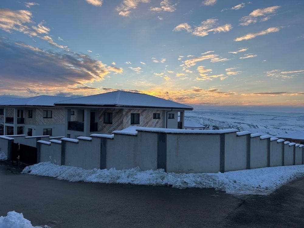 Inchiriez casa in dezmir