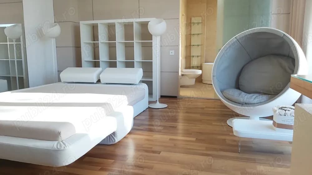 Proprietar, vând apartament str. Plopilor  82m2 + 25m2