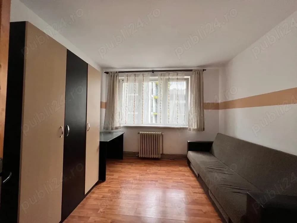 Vand apartament zona centrala, cu 3 camere decomandate - proprietar