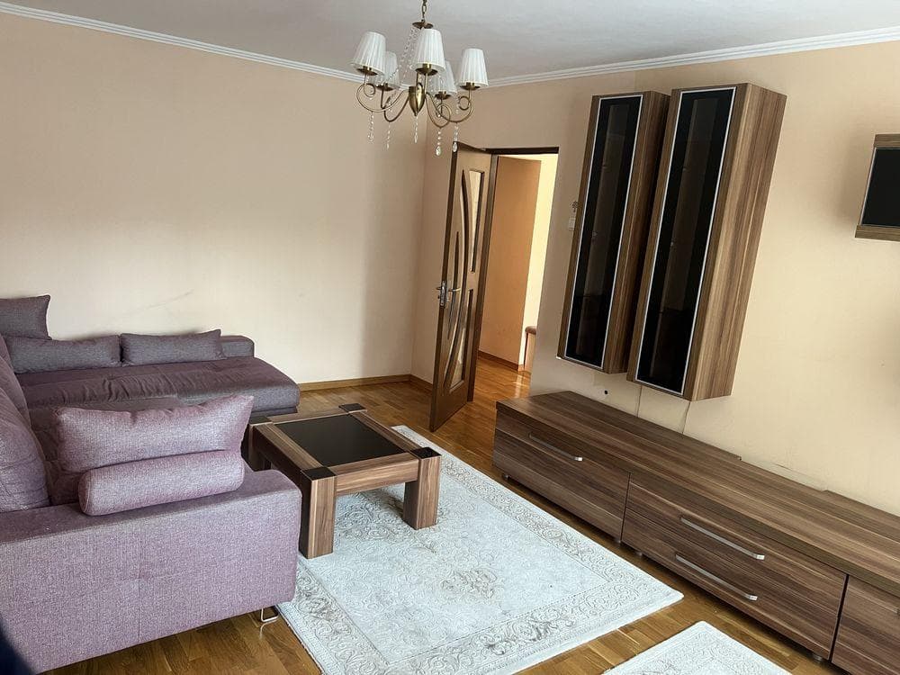 Inchiriez apartament cu 4 camere