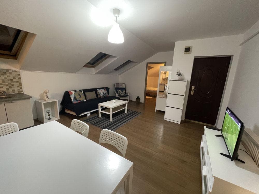 Inchiriez mansarda in Floresti - imagine 1