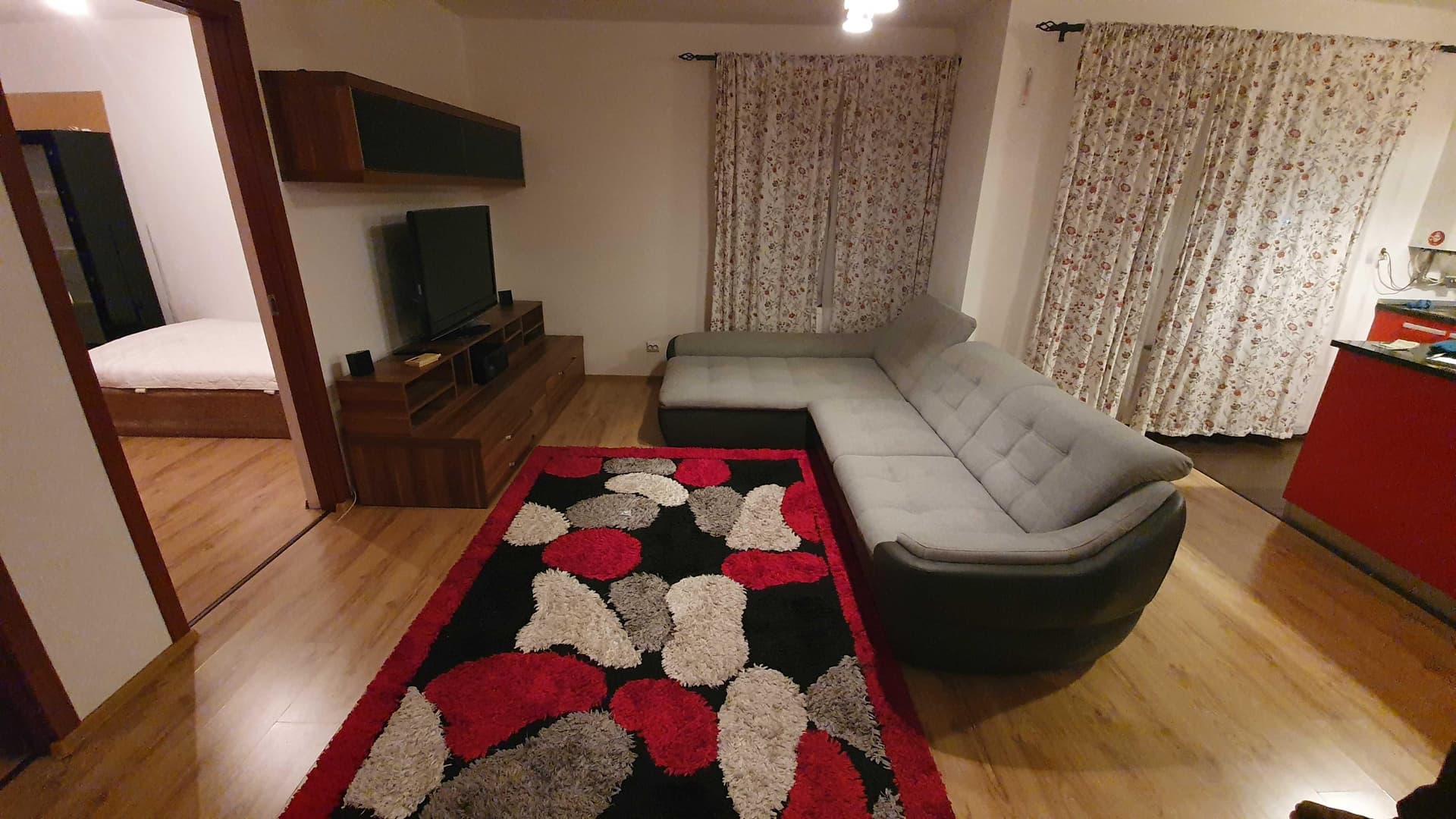 Inchiriez apartament 3 camere Floresti - imagine 1