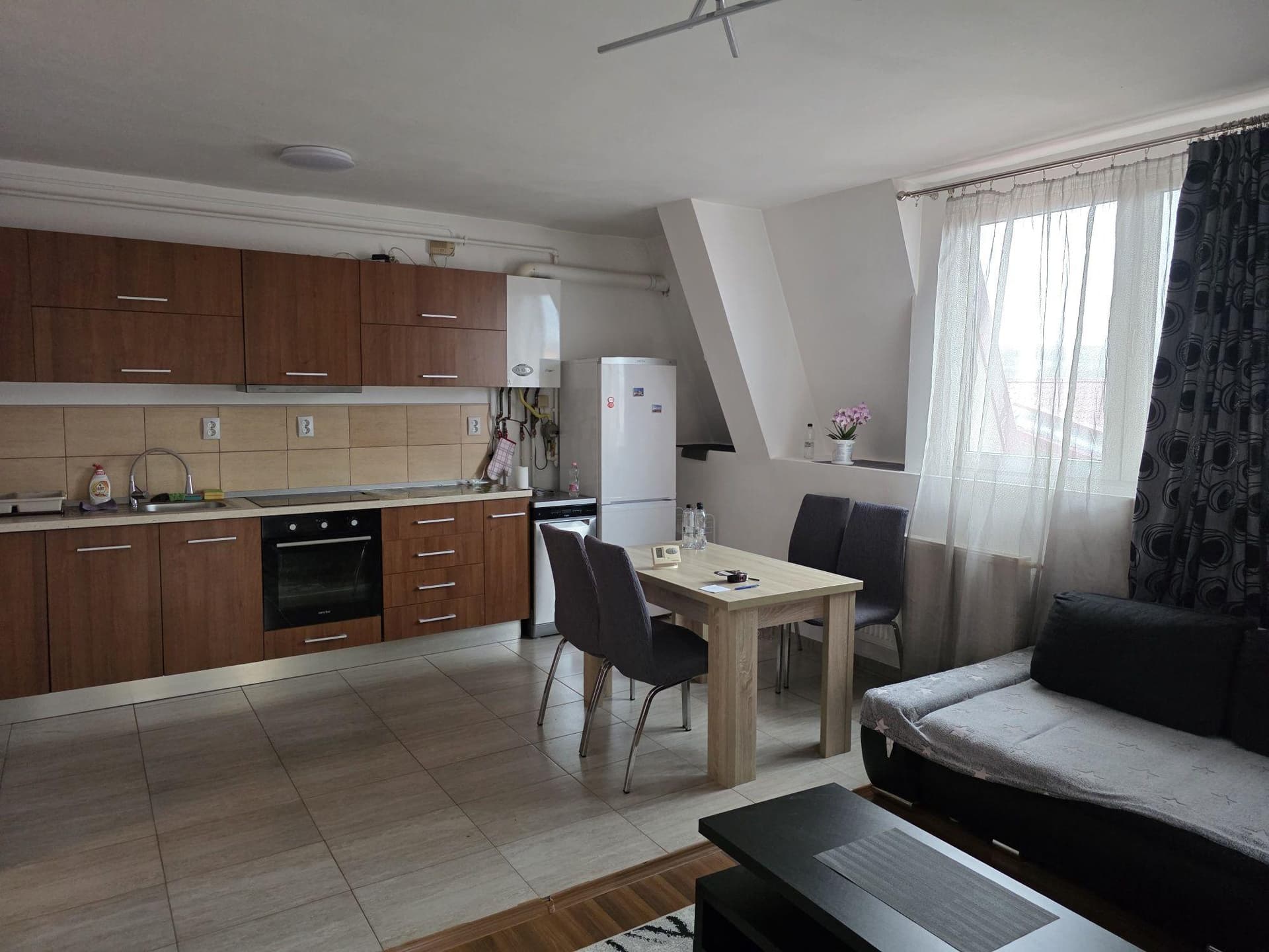Închiriez apartament 2 camere , Floresti ,zona Muzeul Apei - imagine 1