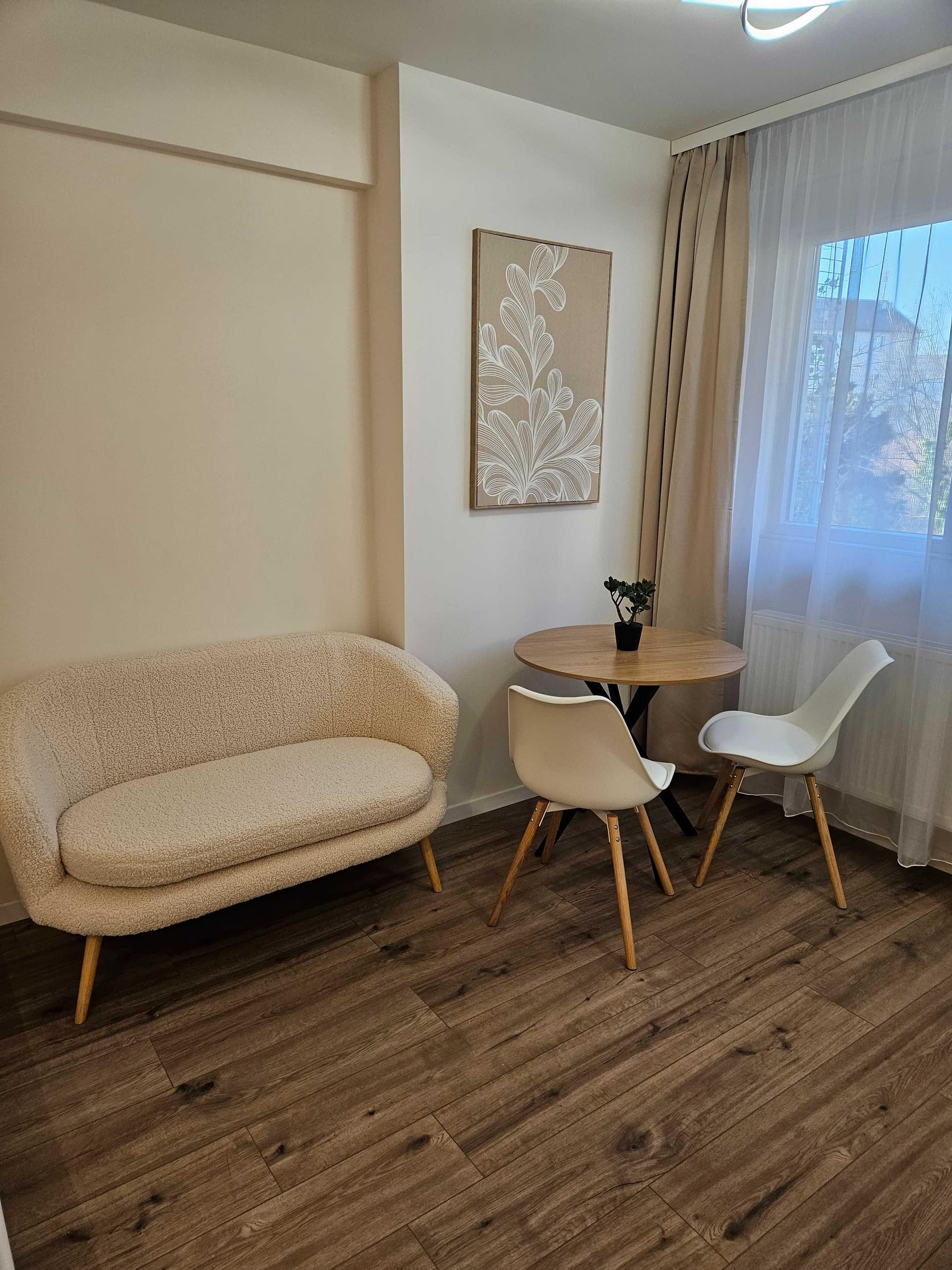 Garsonieră tip studio, zona centrală, renovată complet, strada Horea