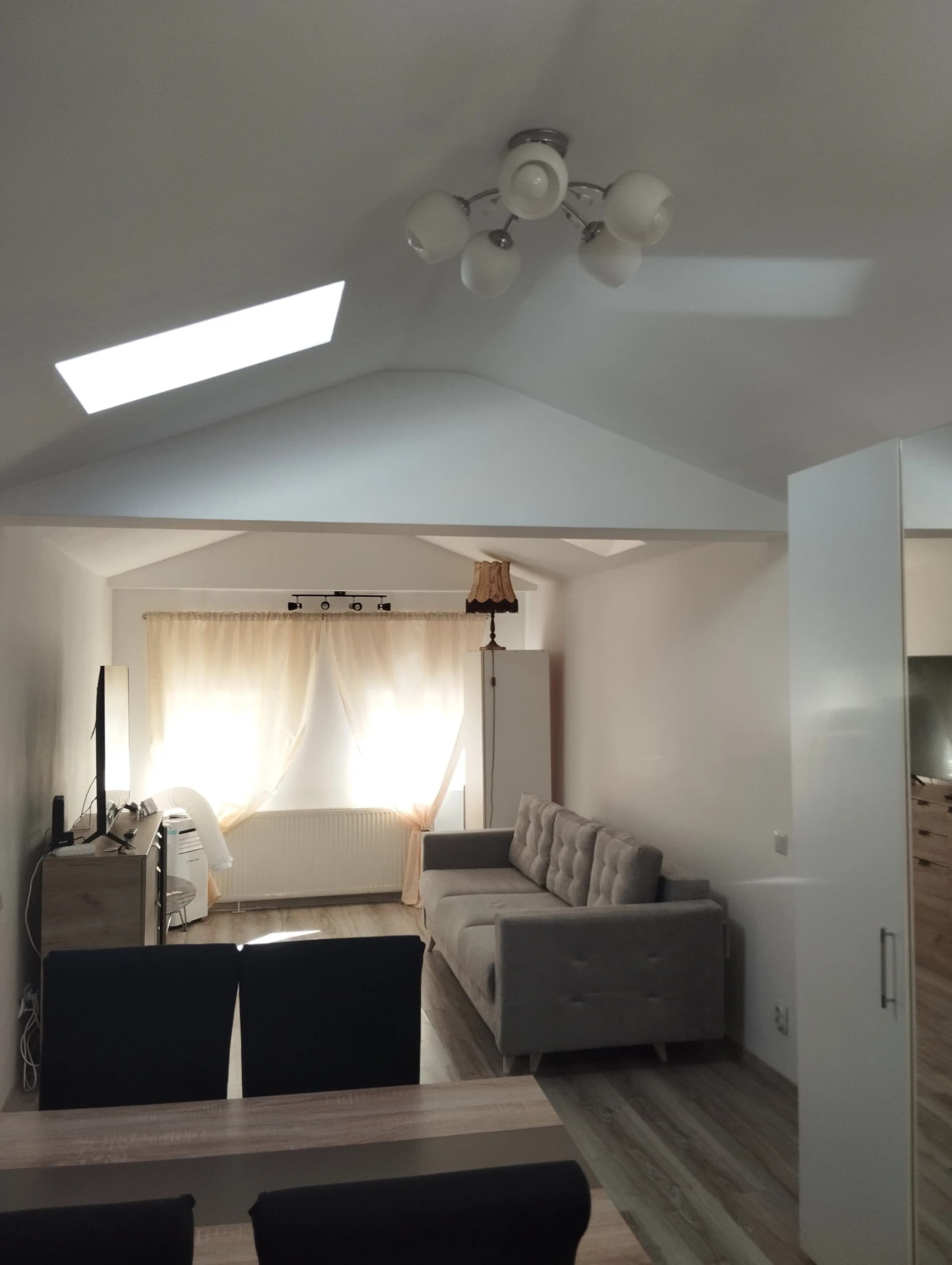 Apartament 3 camere ,baie, bucătărie,debara,cămară 97.82 mp cu cf,et.IV - imagine 1